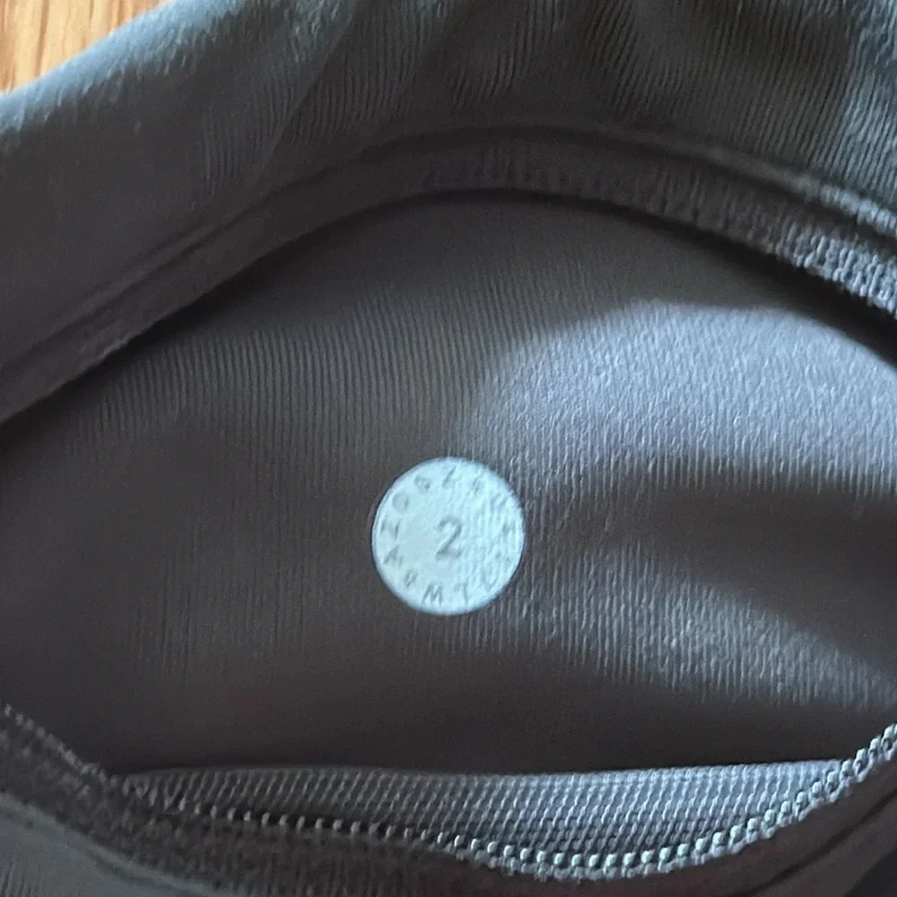 Lululemon sz 2 Speed Up Tight DWR 28